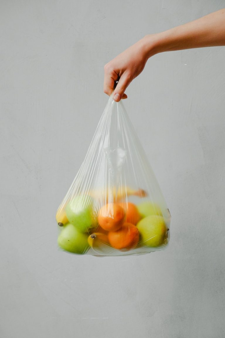 apples and oranges in single-use plastic produce bag